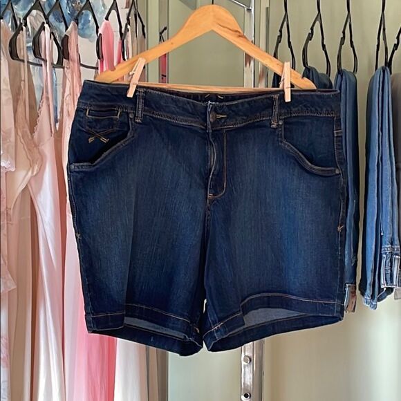 Lane Bryant Jean Shorts, Midi, Stretch, 20 - Picture 2 of 4